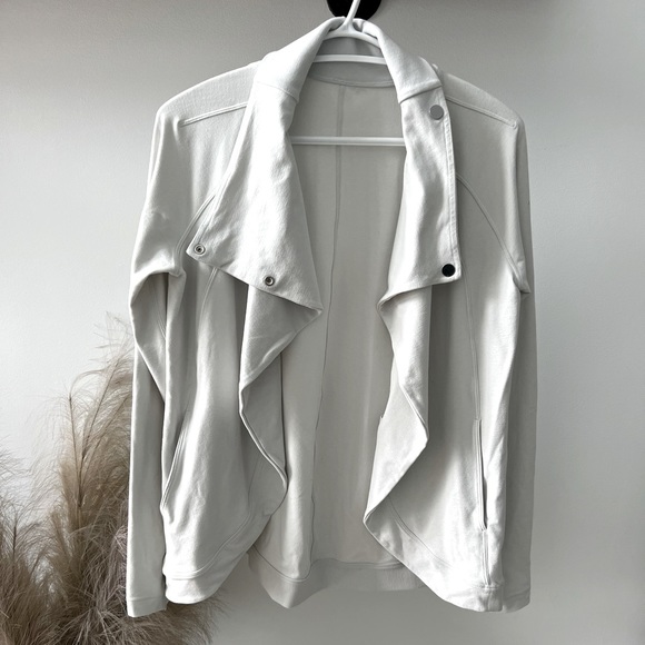 Lululemon sweater - Picture 1 of 4